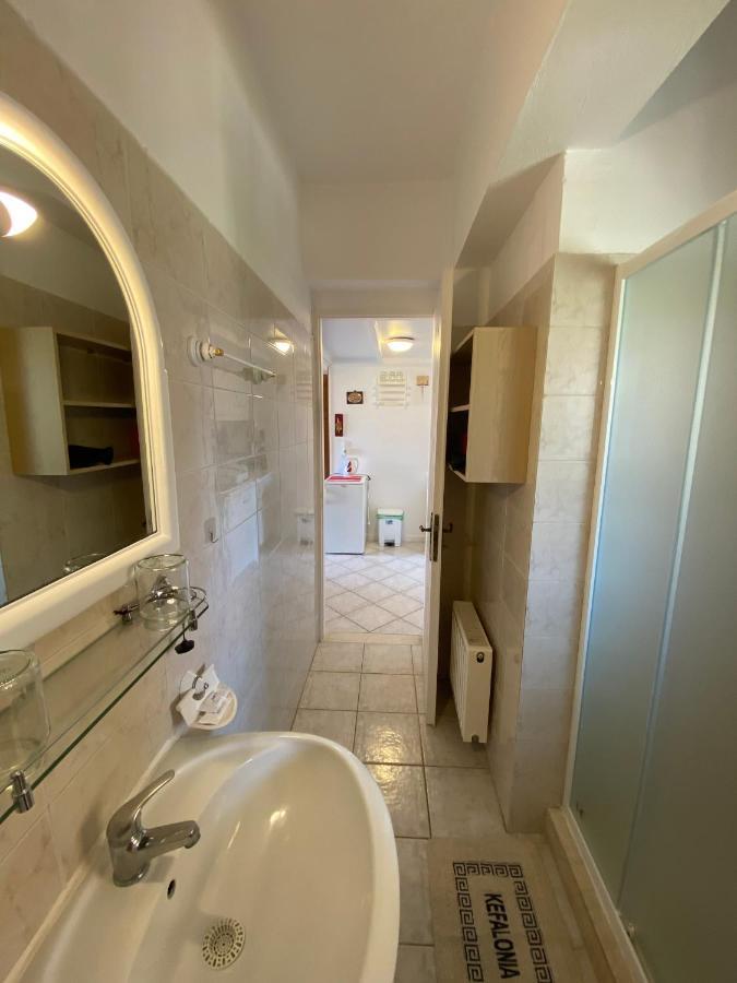 Mariangela Apartments Lixouri Buitenkant foto